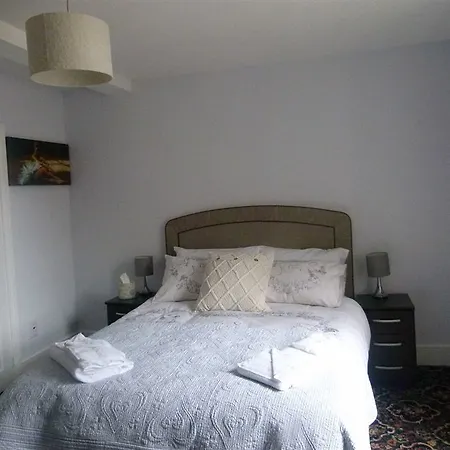 Crown Hotel 4*