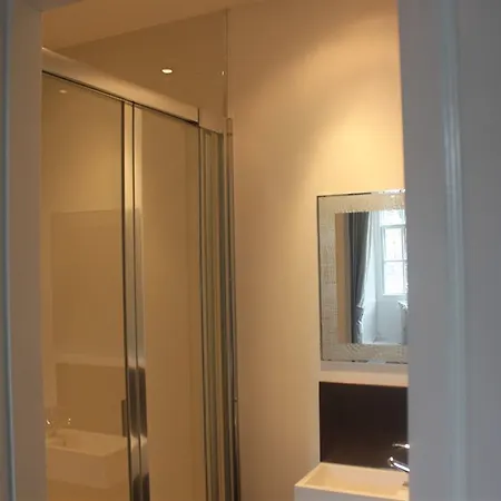 Crown 4* جسر باتيلي
